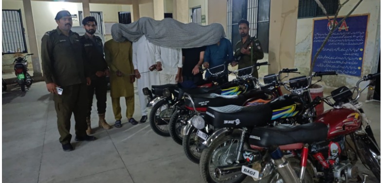 گجرات پولیس کا عیدالفطر کے دوران پتنگ بازی اور ون ویلنگ کے خلاف کریک ڈاؤن