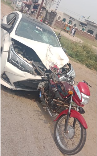 گجرات : منگووال میں کار کی موٹرسائیکل کو ٹکر، حادثے میں پولیس ملازم موقع پر جاں بحق