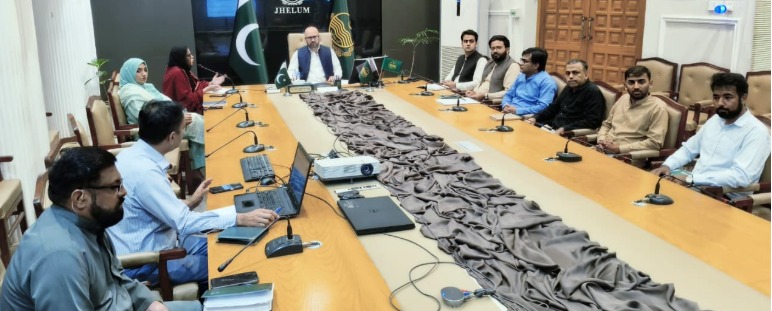 جہلم: سرکاری محکموں کی کارکردگی بہتر بنانے کیلئے اہم اجلاس،s KPI پر عملدرآمد کی ہدایت