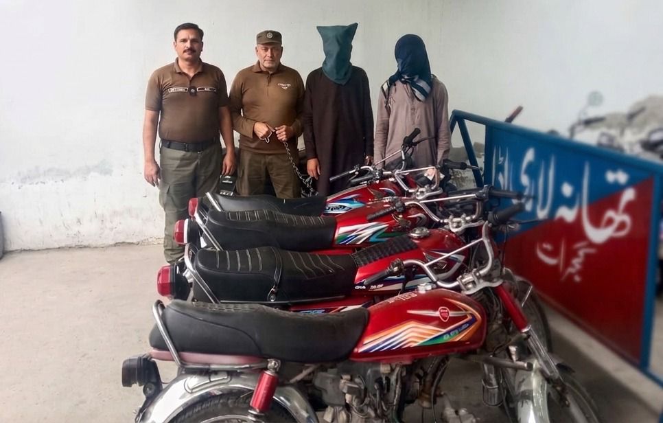 گجرات :موٹر سائیکل چوری میں ملوث 2 ملزمان گرفتار، 5 موٹر سائیکل برآمد