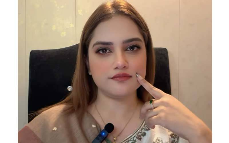 سینئر صحافی نے واش روم میں بیٹھ کر خاتون کو ویڈیو کال کی جو ریکارڈ ہو رہی تھی،صحافی رحماء ملک کا دعویٰ