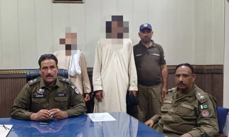 جہلم : مزدوری مانگنے پر محنت کش پر تشدد اور بال کاٹ کر تضحیک کرنے والے 2 ملزمان گرفتار