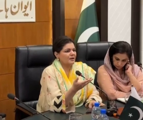 گجرات :معاون خصوصی سلمیٰ بٹ کاگجرات چیمبر آف کامرس میں تاجروں سے خطاب