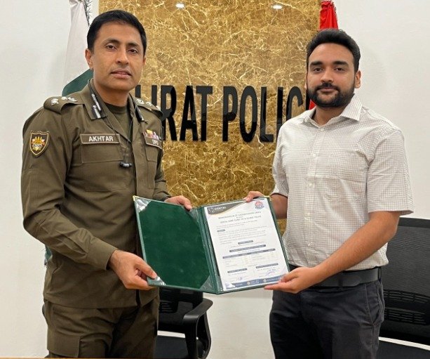 شہدائے پولیس کے خاندانوں کا مفت علاج، ڈی پی او گجرات اختر فاروق کا فلاحی اقدام