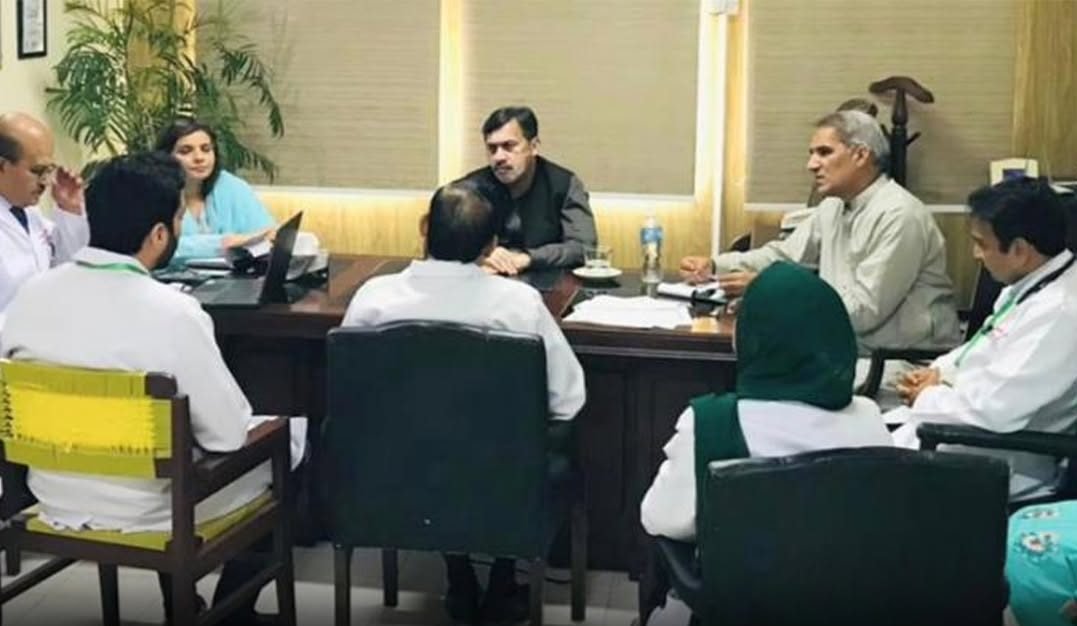 کمشنر پیسی ذوالفقار علی کھرل کا سوشل سکیورٹی ہسپتال گجرات کا اچانک دورہ، طبی سہولیات اور ترقیاتی منصوبوں کا جائزہ