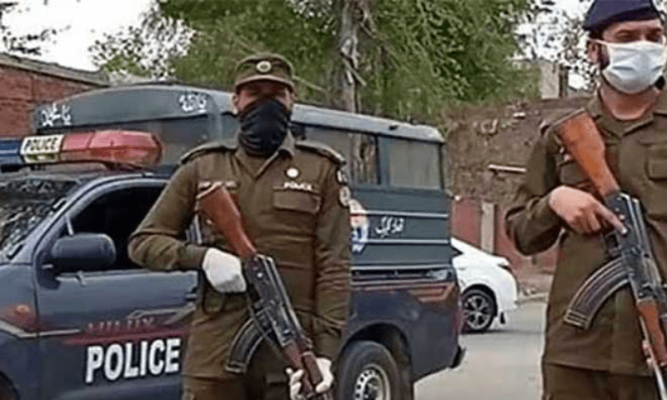 گجرات :تھانہ کنجاہ کی حدود میں پولیس آپریشن، ساتھیوں کی فائرنگ سے زخمی 2 مبینہ ڈاکو ہلاک