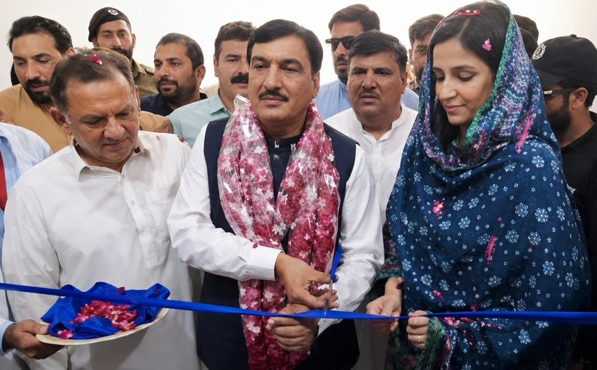 ڈنگہ میں چودھری اعجاز رنیاں نے ٹراما سینٹر کاافتتاح کردیا