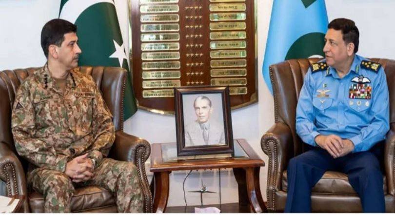 کمانڈر نیشنل سٹریٹیجک کمانڈ جنرل سید عامر رضا کا نیول اور ایئر ہیڈ کوارٹرز کا دورہ،