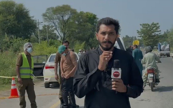گجرات: جی ٹی روڈ پر پنجن کسانہ کے قریب کار پر فائرنگ، 2 افراد جاں