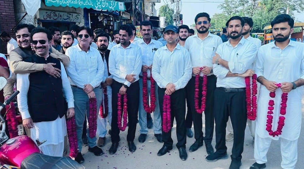 گجرات میں PTI کی وکلابرادری کاسہیل آفریدی کاشاندار استقبال