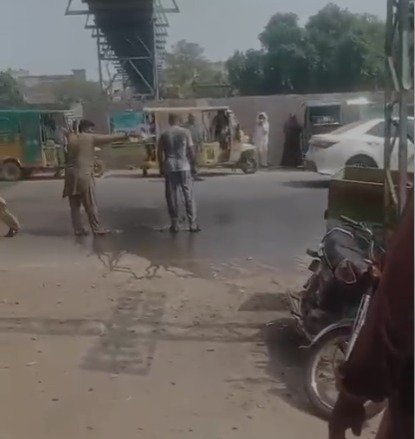 وزیر آباد: مہنگائی اور غربت سے تنگ آ کر شہری کا خود سوزی کی کوشش، جسم کا 50 فیصد حصہ جھلس گیا