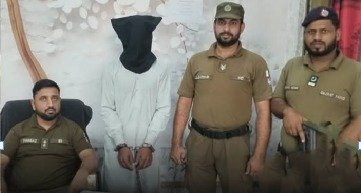 گجرات میں فروٹ فروش کے اندھے قتل کا معمہ حل، مرکزی ملزم آلہ قتل سمیت گرفتار